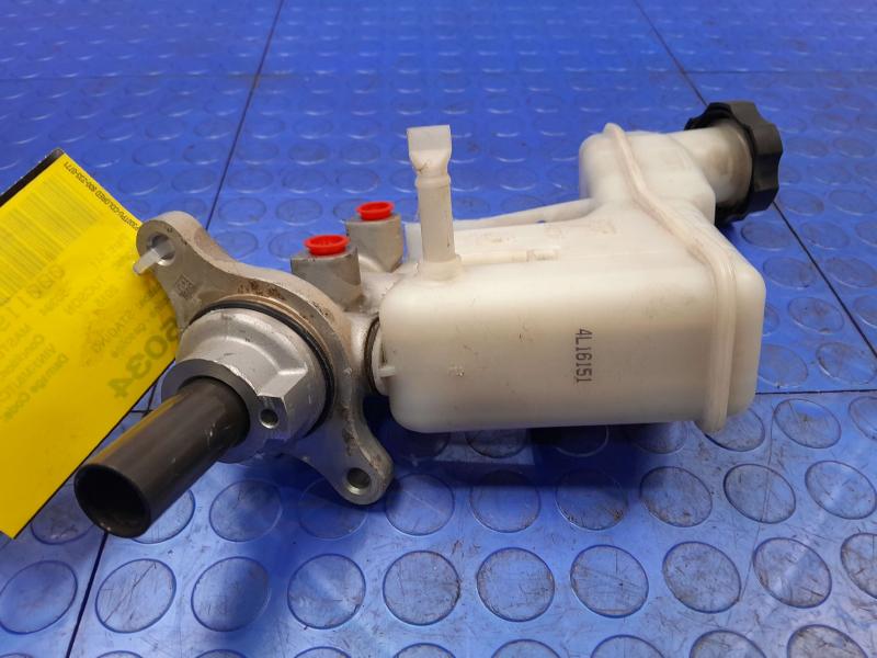2010-2015 Hyundai Tucson Brake Master Cylinder Assembly Genuine OEM 585102S201