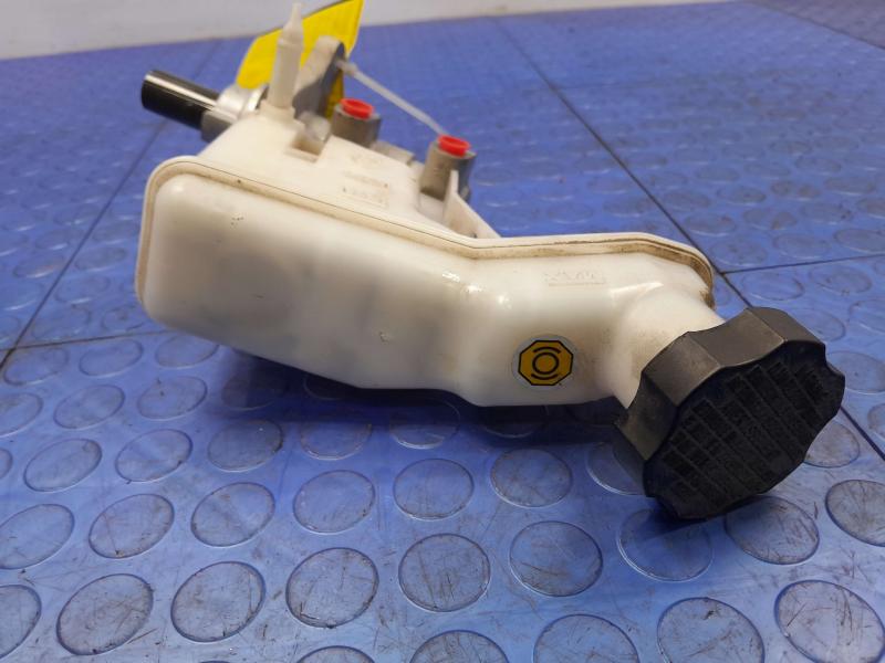 2010-2015 Hyundai Tucson Brake Master Cylinder Assembly Genuine OEM 585102S201