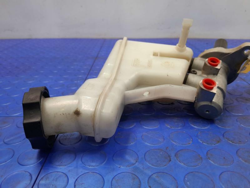 2010-2015 Hyundai Tucson Brake Master Cylinder Assembly Genuine OEM 585102S201