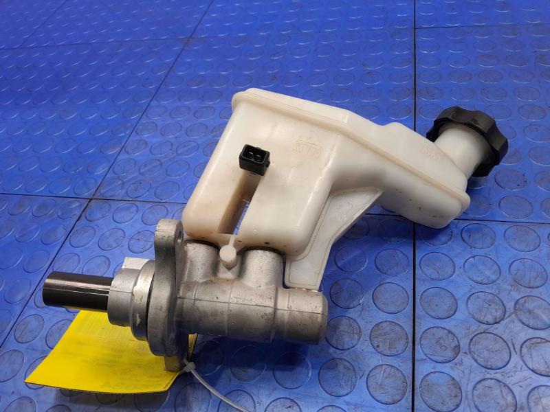 2010-2015 Hyundai Tucson Brake Master Cylinder Assembly Genuine OEM 585102S201