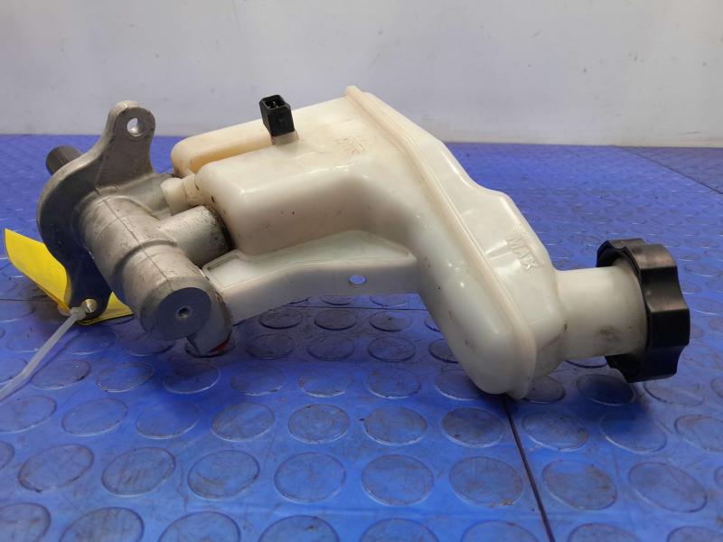 2010-2015 Hyundai Tucson Brake Master Cylinder Assembly Genuine OEM 585102S201