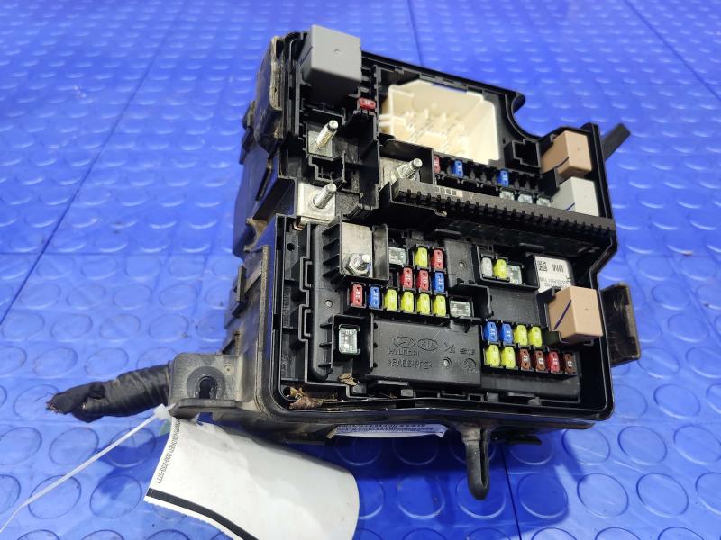 2017 Kia Sorento Engine Fuse Box