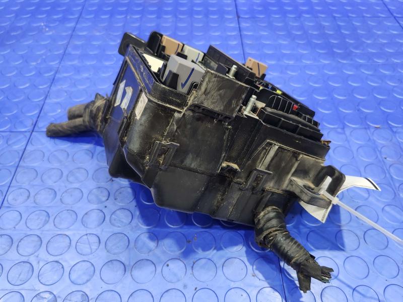 2017 Kia Sorento Engine Fuse Box