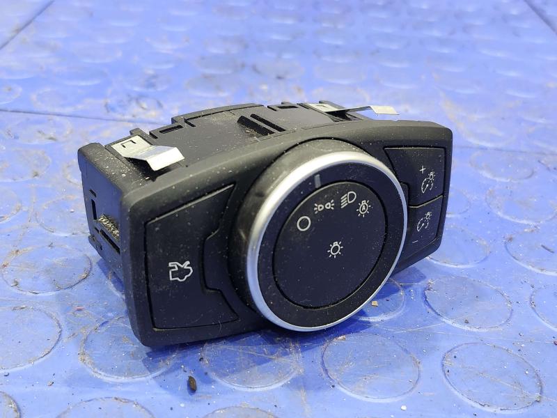 2017 Ford Focus Headlight Switch (Dash Mtd)