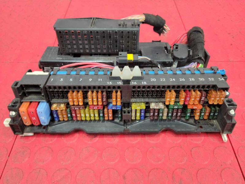 2006 BMW X3 E83 Cabin Fuse Box Relay Junction Block Genuine OEM Part