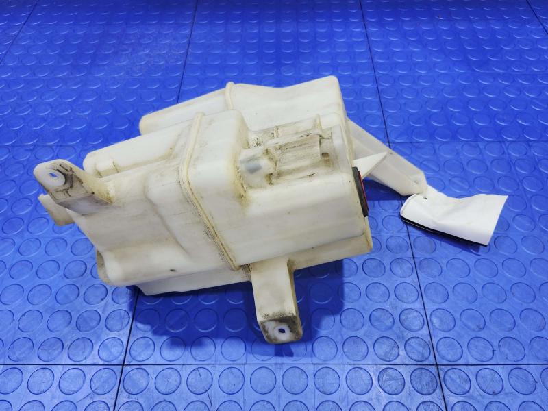 2010 Toyota Prius Washer Bottle