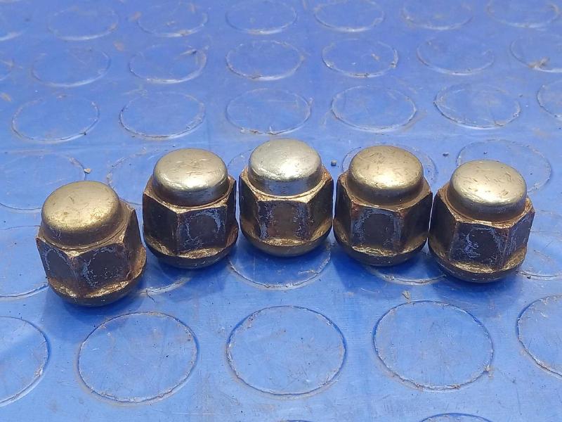2001 Honda CR-V Lug Nuts
