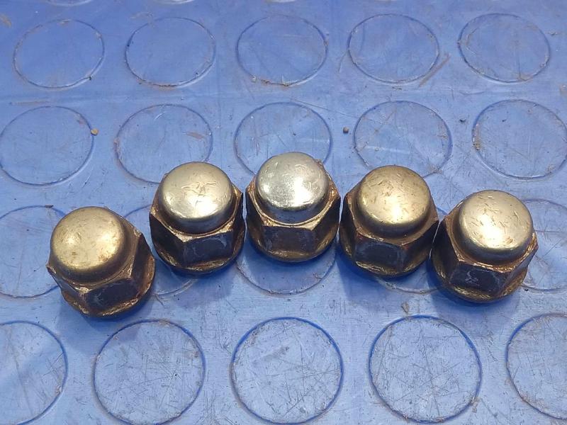 2001 Honda CR-V Lug Nuts