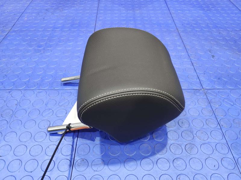 2018 Volkswagen Passat Headrest