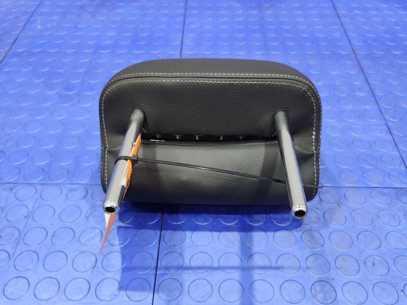 2018 Volkswagen Passat Headrest