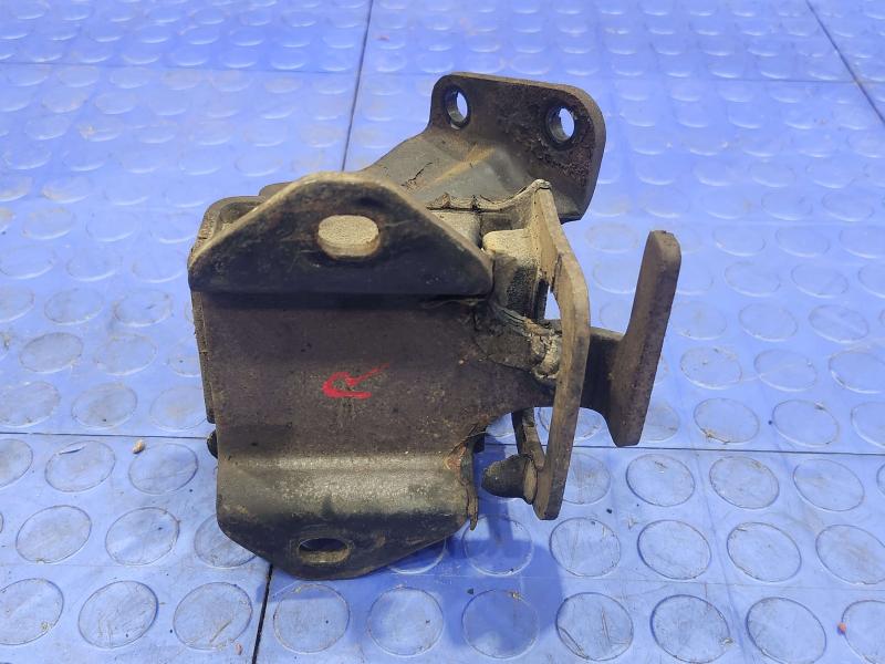 1988-1993 Isuzu NPR Right Engine Mount Assembly OEM Genuine 3.9L Diesel