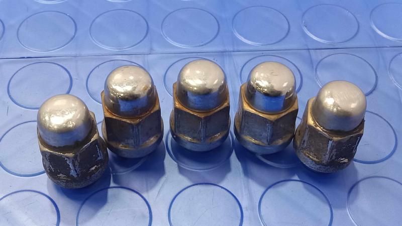 2008 Chevrolet Impala Lug Nuts