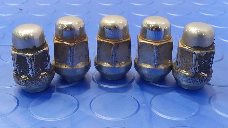 2008 Chevrolet Impala Lug Nuts