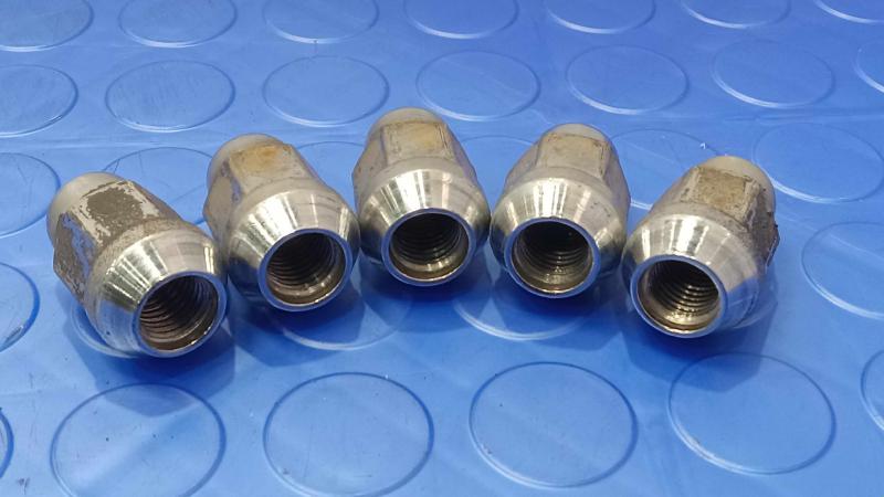 2008 Chevrolet Impala Lug Nuts