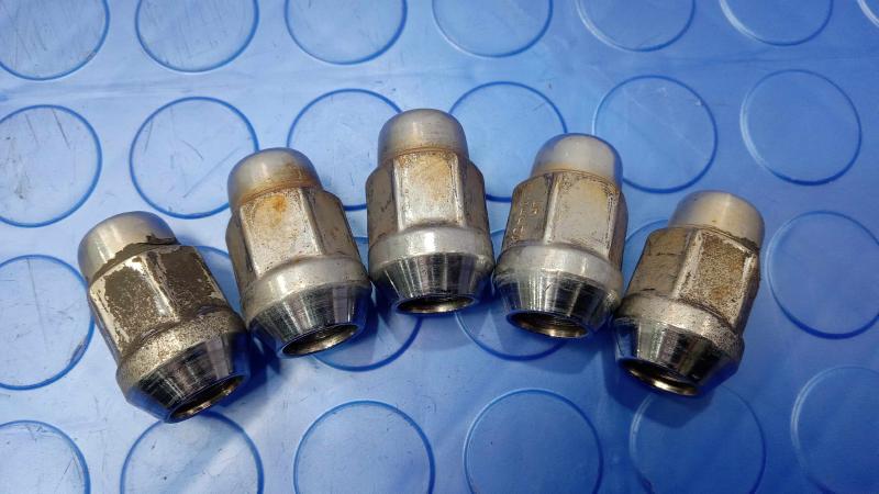 2008 Chevrolet Impala Lug Nuts