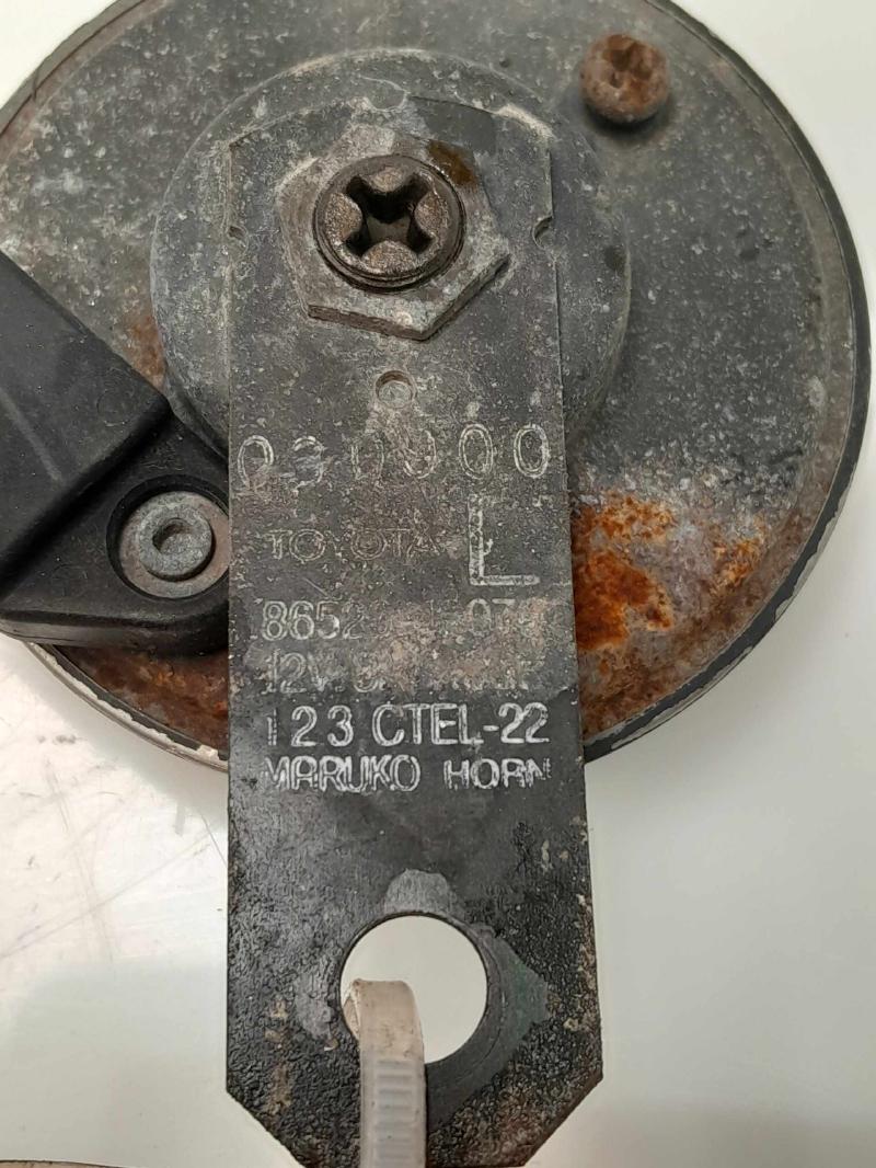 2001 - 2005 Toyota Rav4 Horn Low Note OEM 8652042070