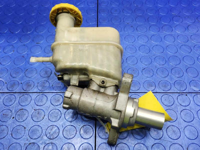 2015-2018 Jeep Cherokee Brake Master Cylinder Assembly Genuine OEM 68211881AD