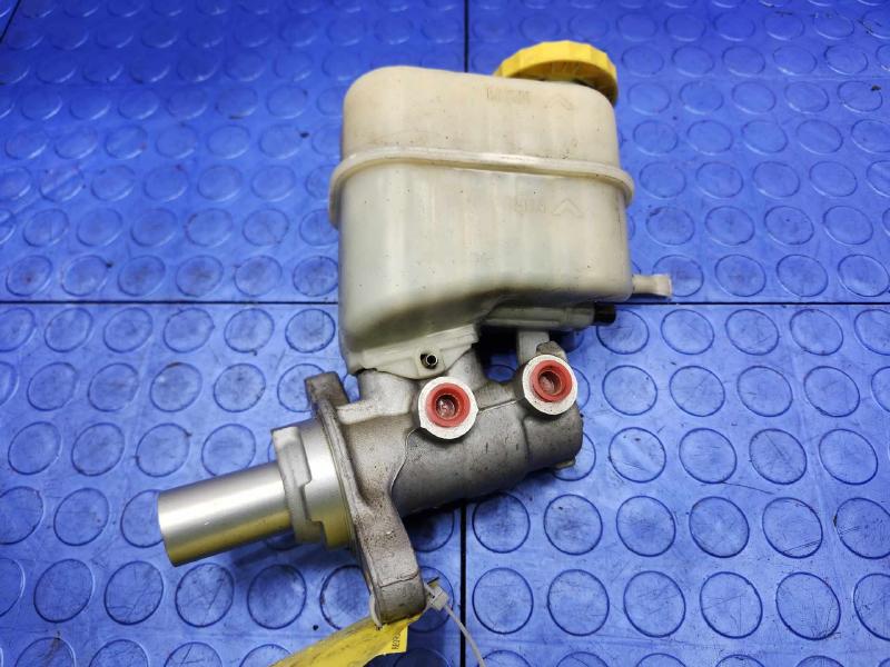 2015-2018 Jeep Cherokee Brake Master Cylinder Assembly Genuine OEM 68211881AD