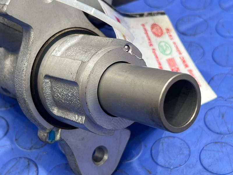2011-2015 Dodge Durango Brake Master Cylinder Assembly Genuine OEM 68207364AA