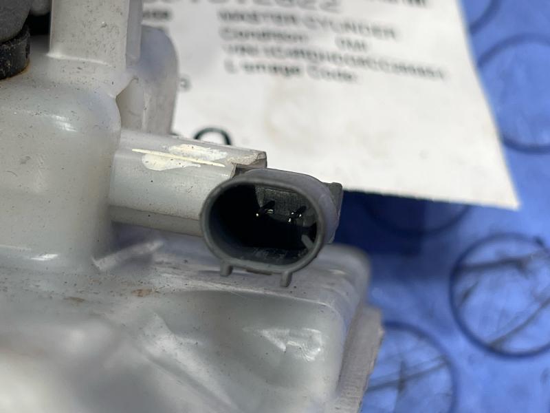 2011-2015 Dodge Durango Brake Master Cylinder Assembly Genuine OEM 68207364AA