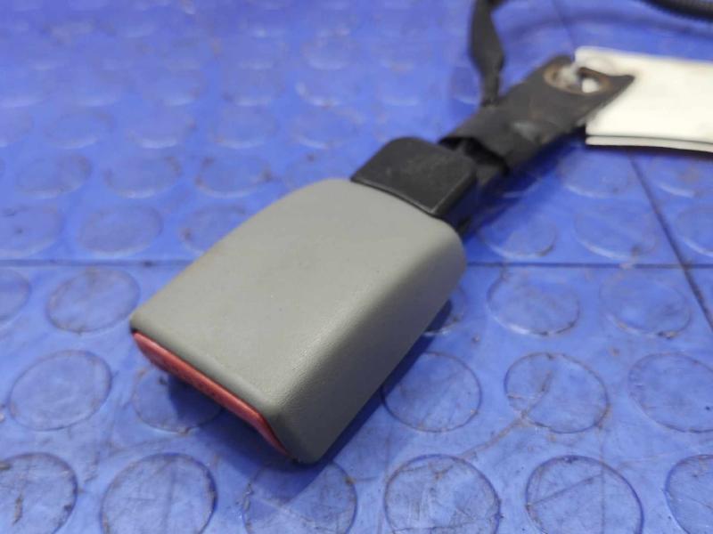 2009 Toyota Tacoma Front Seat Belt