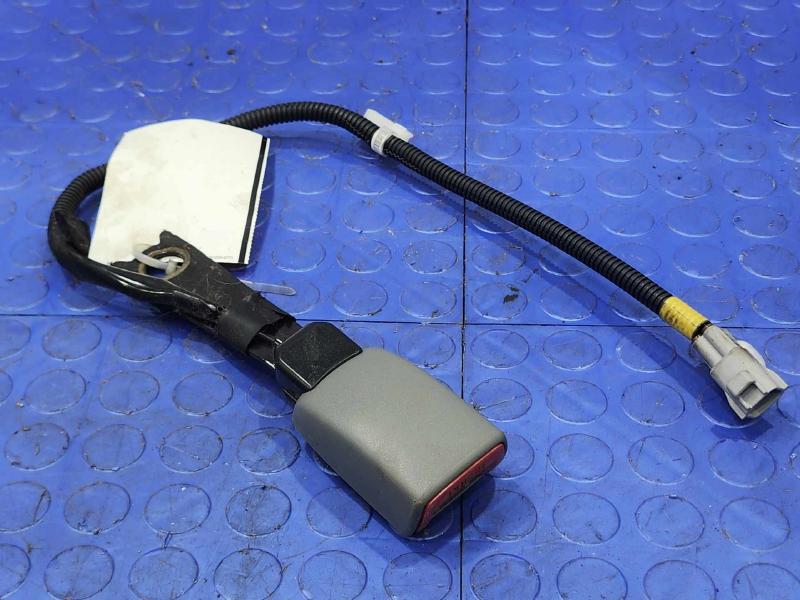 2009 Toyota Tacoma Front Seat Belt