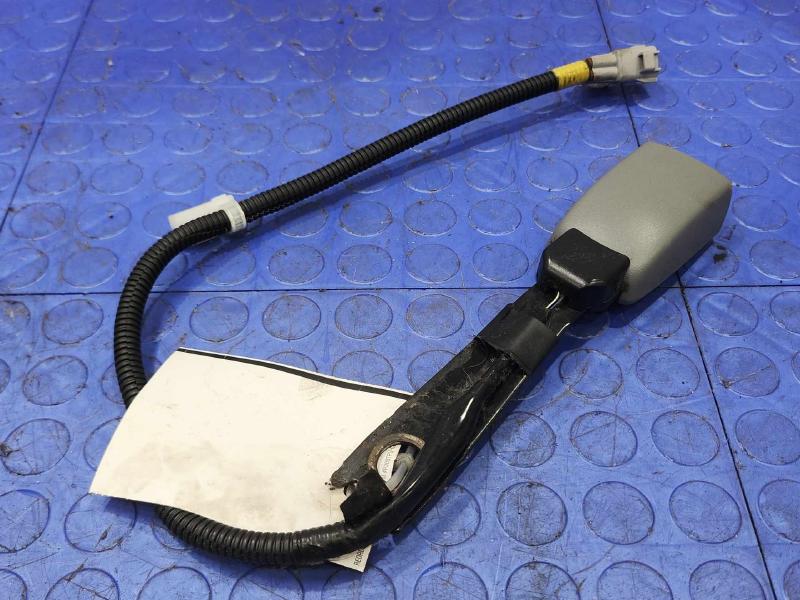 2009 Toyota Tacoma Front Seat Belt