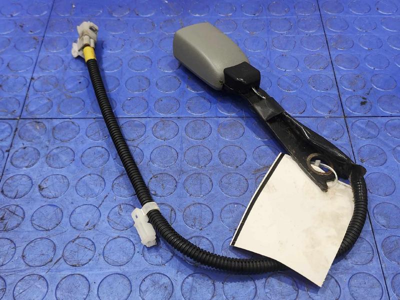 2009 Toyota Tacoma Front Seat Belt