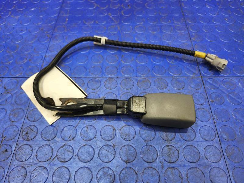 2009 Toyota Tacoma Front Seat Belt