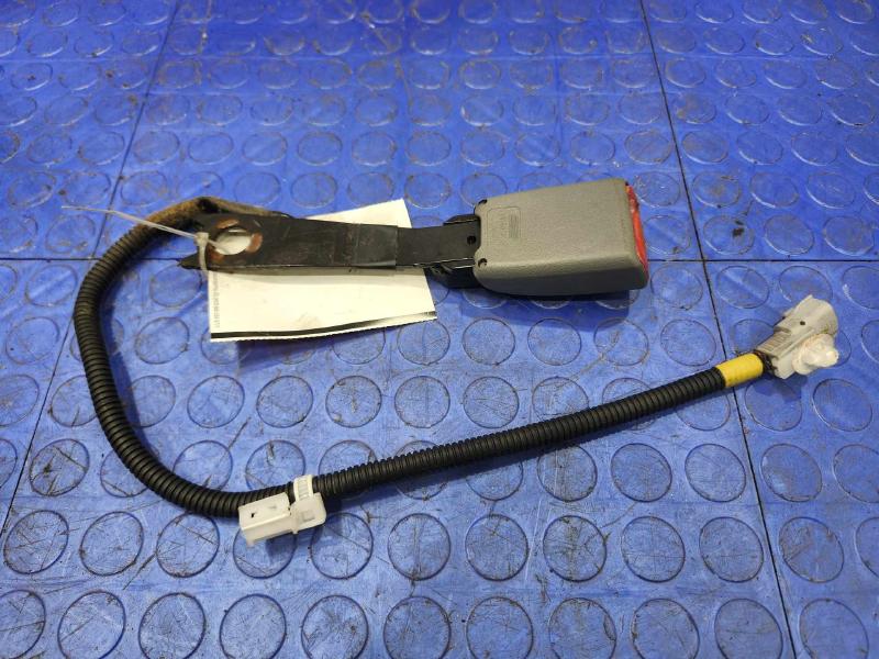 2009 Toyota Tacoma Front Seat Belt