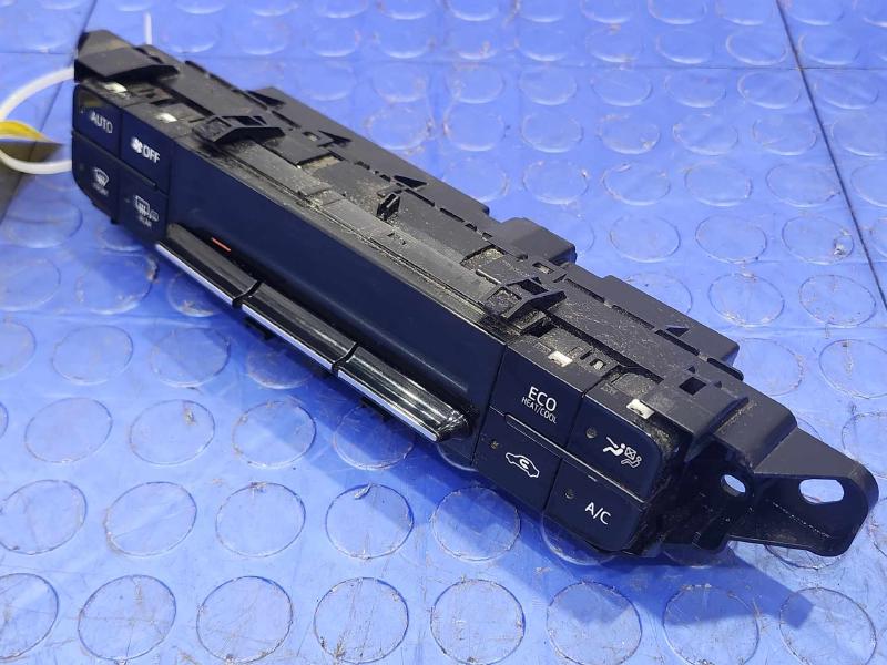 2016 Toyota Prius Heater A/C Control