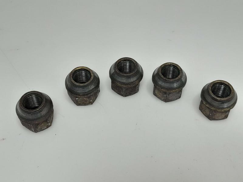 1995 Chevrolet Astro Lug Nuts