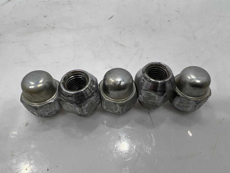 2014 Hyundai Veloster Lug Nuts