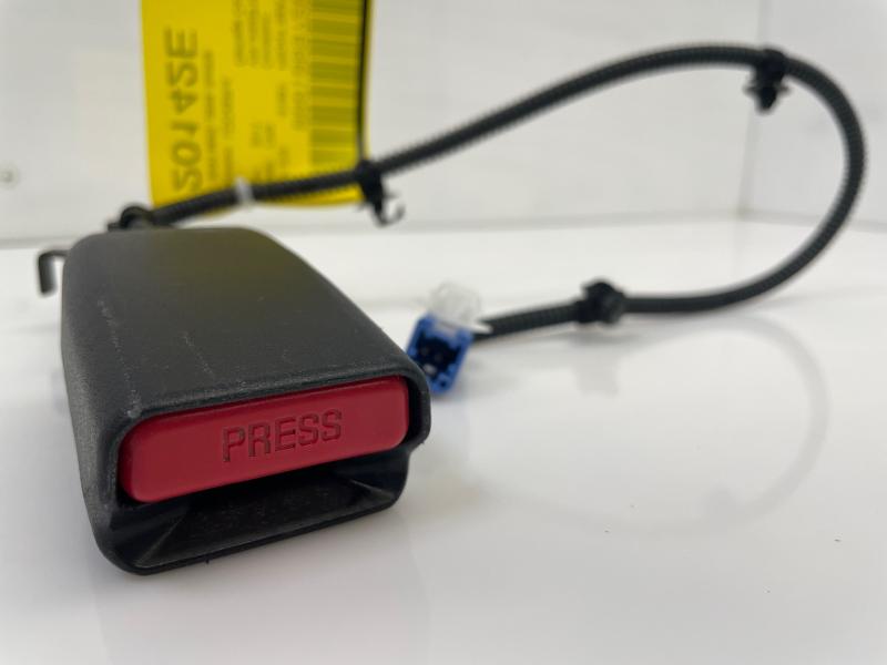 2011 Honda CR-Z Front Seat Belt