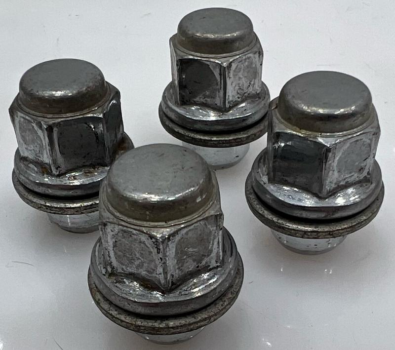 2013 Toyota Prius Lug Nuts