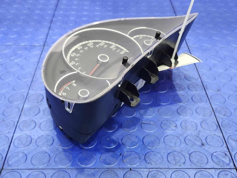 2014 Volkswagen Beetle Speedometer
