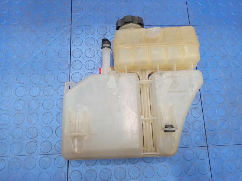 2014-2019 Cadillac CTS Radiator Engine Coolant Overflow Reservoir OEM 22948113