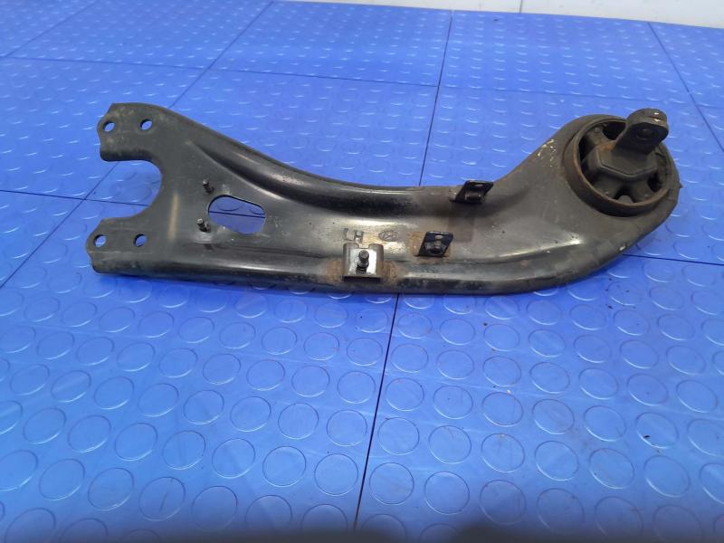 2013 Kia Sportage Lower Control Arm Rr