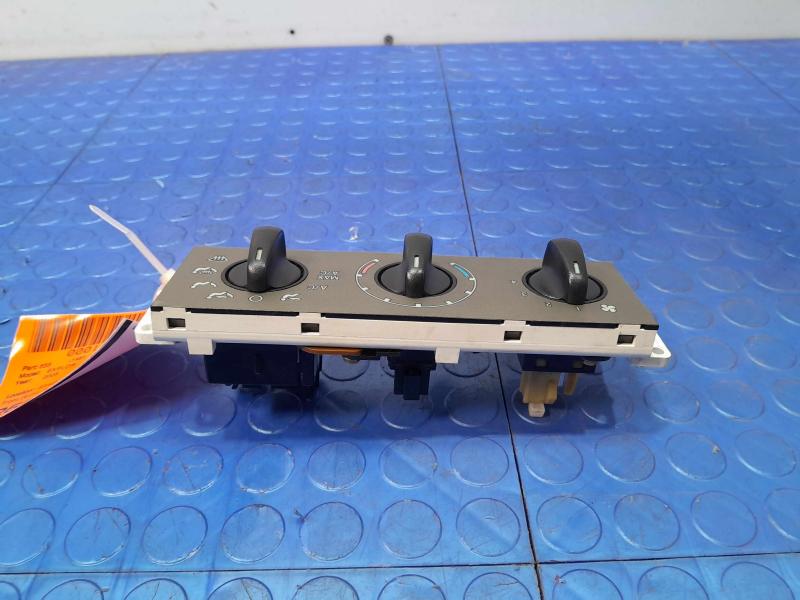 2005 Ford Explorer Heater A/C Control
