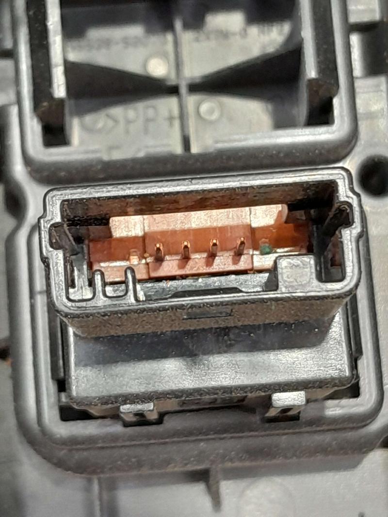 2014 Scion xD Front Console