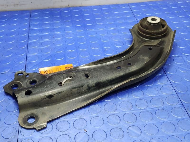 2019 Toyota Camry Lower Control Arm Rr