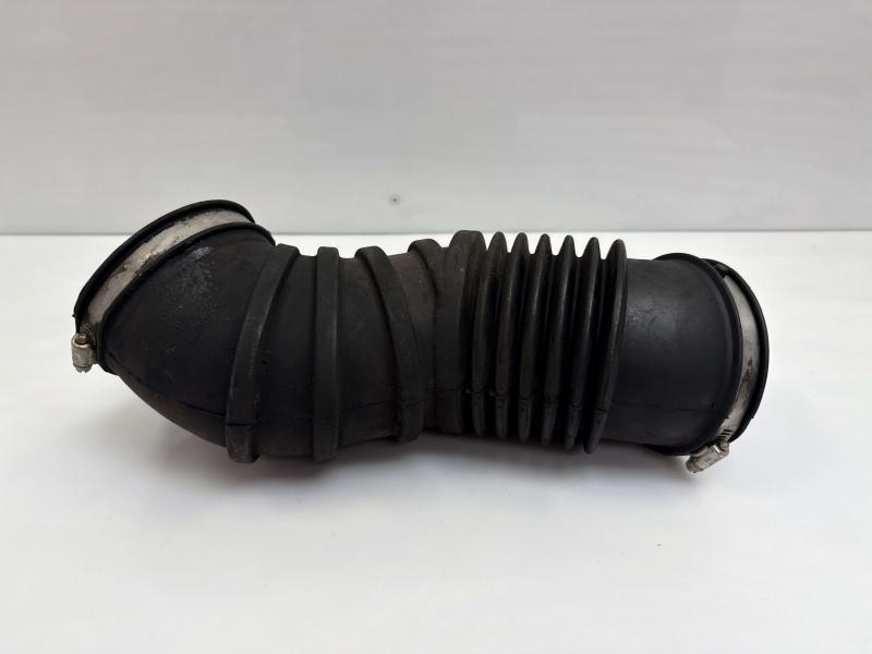 2001 Ford F-350 Super Duty Air Intake Tube/Resonator