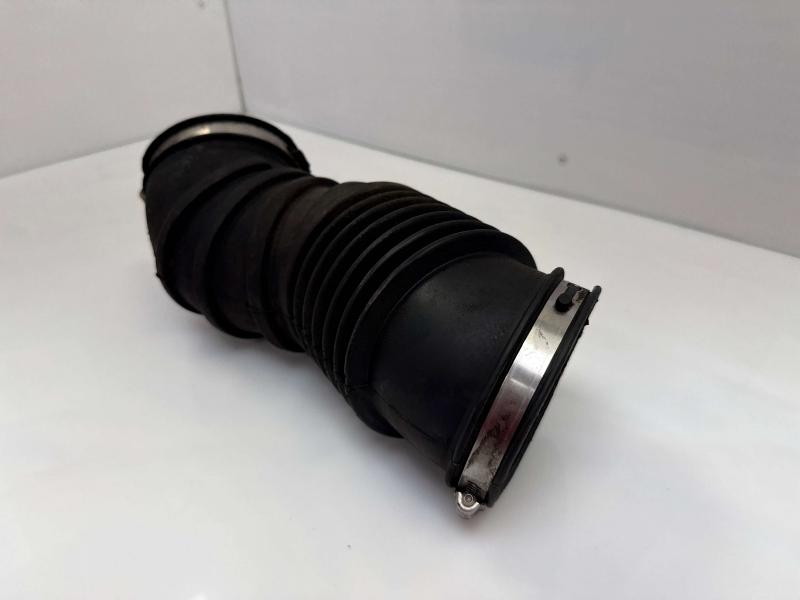 2001 Ford F-350 Super Duty Air Intake Tube/Resonator