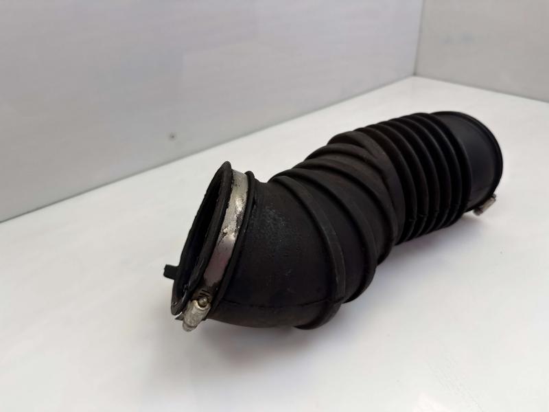 2001 Ford F-350 Super Duty Air Intake Tube/Resonator