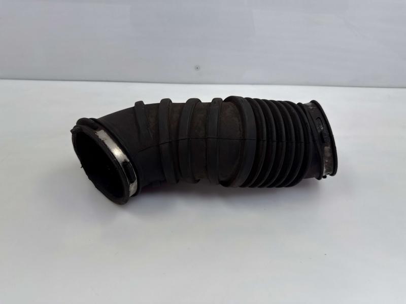 2001 Ford F-350 Super Duty Air Intake Tube/Resonator