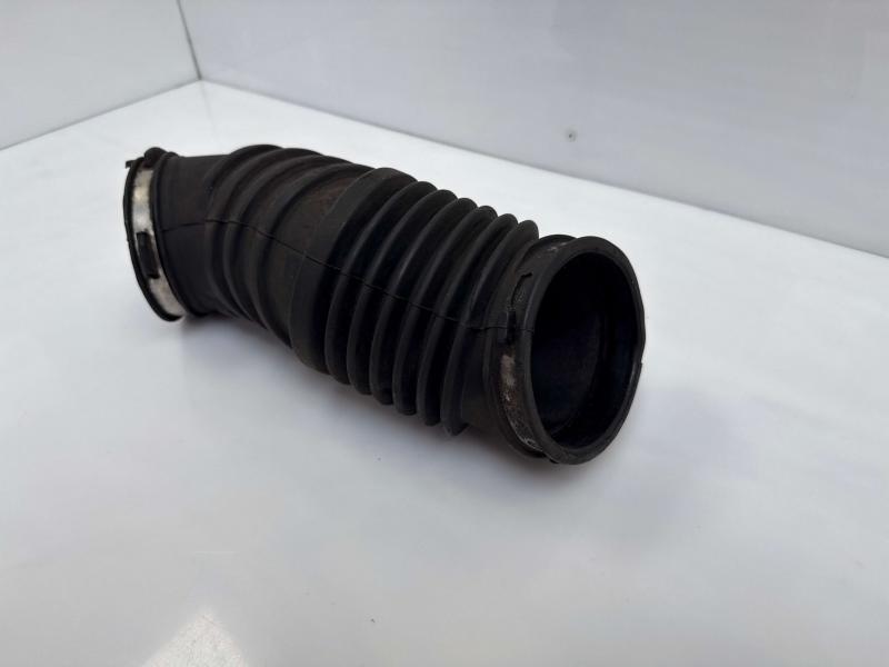 2001 Ford F-350 Super Duty Air Intake Tube/Resonator