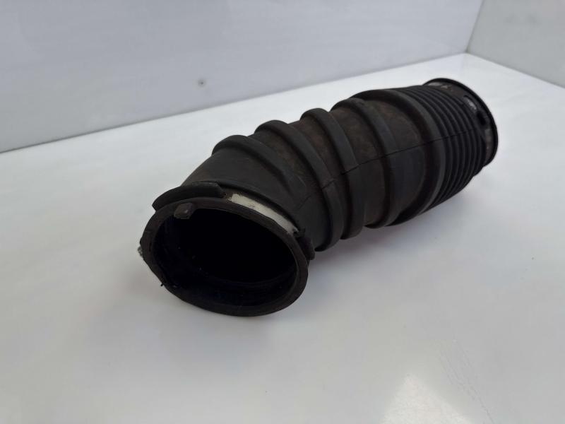 2001 Ford F-350 Super Duty Air Intake Tube/Resonator