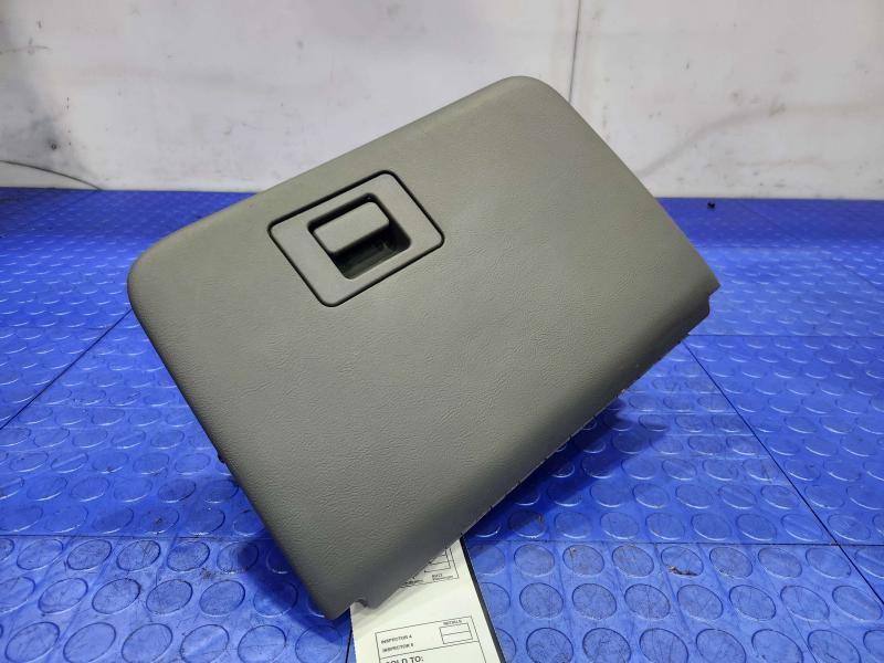 2004 Ford Explorer Glove Box
