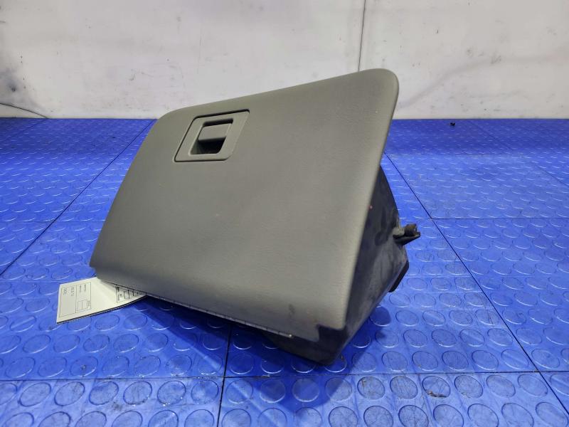 2004 Ford Explorer Glove Box