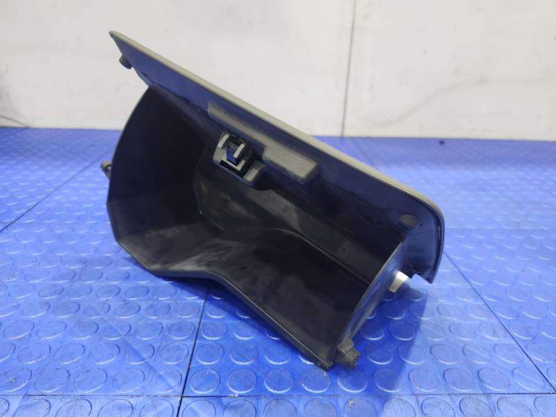2004 Ford Explorer Glove Box
